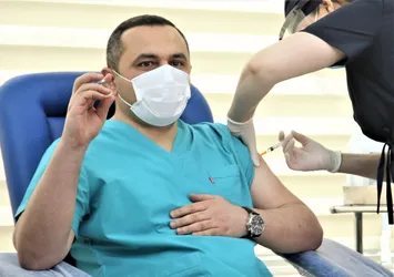 Türk onayı almadan ülkeye giremiyor! Azerbaycan'ın aldığı Kovid-19 aşıları Türkiye'de test ediliyor