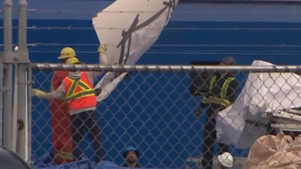 Patlayan denizaltının parçaları çıkarıldı