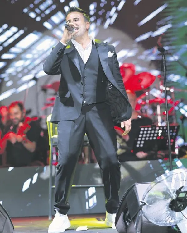 sarkici-emrah-sahnelere-geri-dondu-15-yil-sonra-yeniden-1689571930725.jpeg Şarkıcı Emrah sahnelere geri döndü! 15 yıl sonra yeniden... - 1