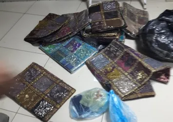 Uyuşturucuyu keçeye emdirmişler