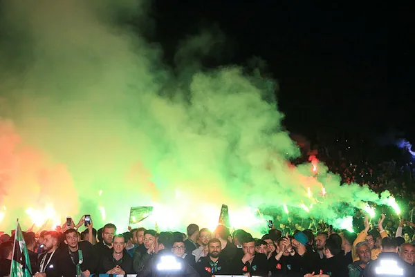 1684621313067.jpg Spor Toto 1. Lig'e yükselen Kocaelispor şampiyonluk kupasına kavuştu! Görkemli kutlama...