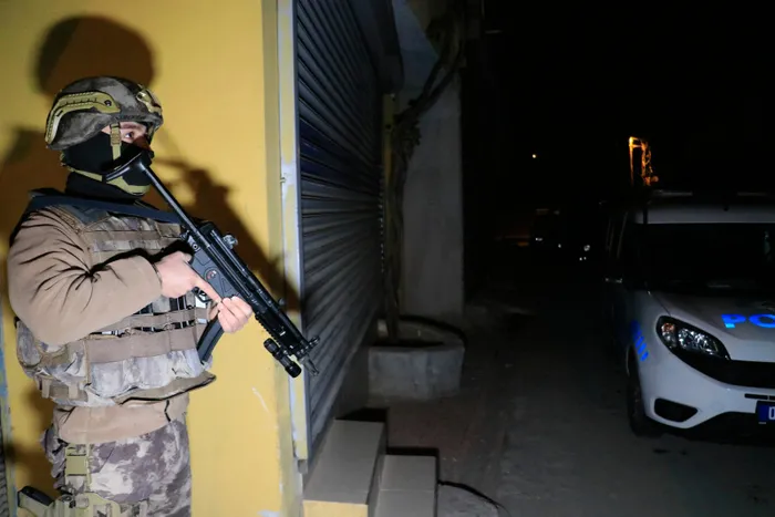 'İntikam eylemi' hazırlığındaki DEAŞ'lılara şafak operasyonu: 5 gözaltı - 1