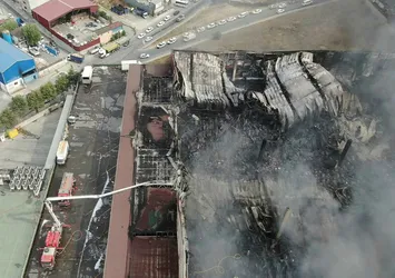 İstanbul'da korkutan yangın: Çok sayıda ilçeden görüldü