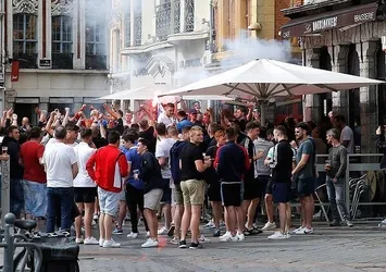 İngiliz taraftarlar Fransız polisiyle çatıştı: 36 gözaltı