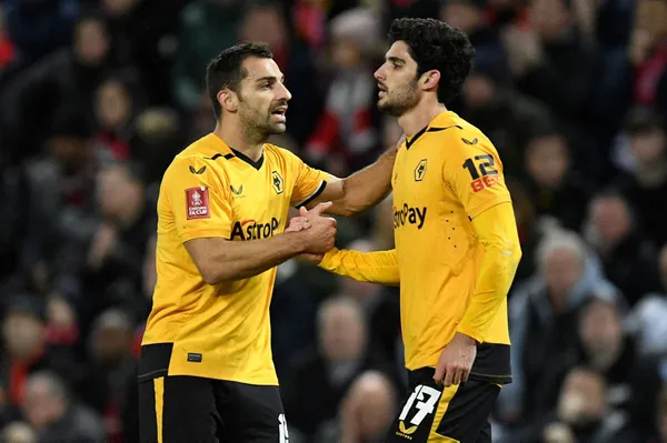 galatasaraya-ispanyol-sol-bek-okan-buruk-aradigi-ismi-premier-ligde-buldu-1704874760510.jpg Galatasaray'a İspanyol sol bek! Okan Buruk aradığı ismi Premier Lig'de buldu