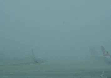 Sabiha Gökçen Havalimanı'nda uçuşlara sis engeli