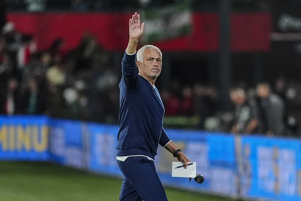 1787728395986.jpeg Fenerbahçe geçen sezon Mourinho önderliğinde Feyenoord engelini aşamamıştı (AA)