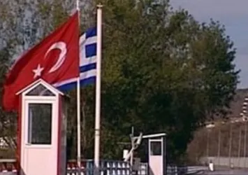 Para ve altınlarla Yunanistan'a kaçtılar