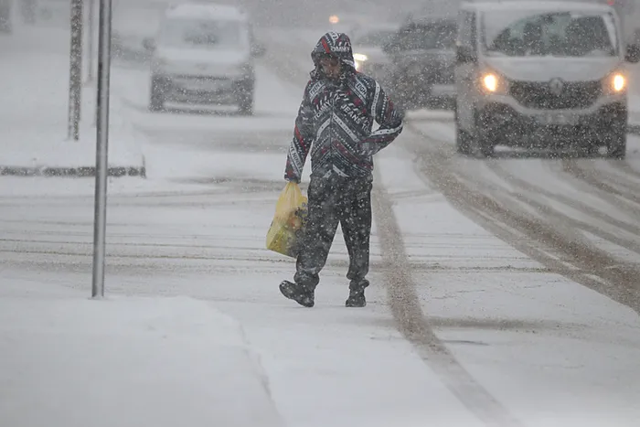 yeni-soguk-hava-dalgasi-yurda-giris-yapti-meteoroloji-uyardi-1735364933243.jpeg Meteoroloji'den birçok ile kar yağışı uyarısı (AA)