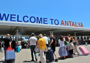 Dünya Antalya'ya akın etti: Tüm zamanların rekoru kırıldı