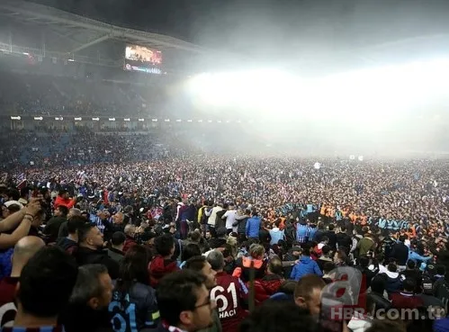Bordo-mavili takım tarih yazdı! Trabzonsporlular meydanları doldurdu! 38 yıl sonra gelen şampiyonluk sevinci 6
