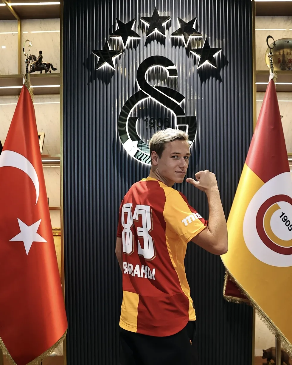 galatasaray-aleksei-batrakov-ile-5-yillik-sozlesme-imzaladi-iste-transferin-maliyeti-1787255827214.jpeg Galatasaray, Aleksei Batrakov ile 5 yıllık sözleşme imzaladı! İşte transferin maliyeti - 2