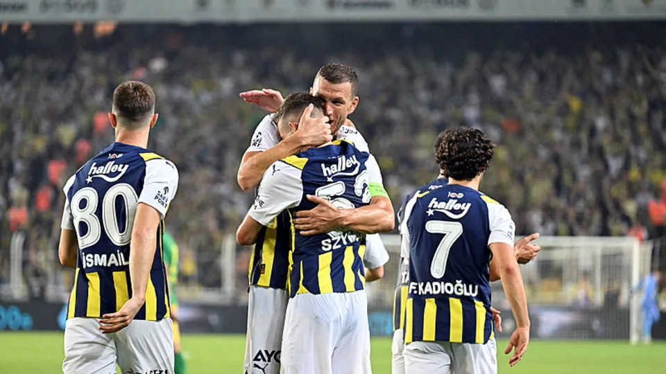 Edin Dzeko’dan maç sonrası açıklama: Taraftar karşısında duygulandım