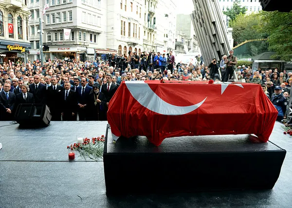 Usta sanatçı Ara Güler son yolculuğuna uğurlandı - 4