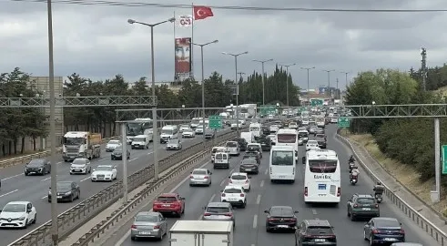 Megakentte bayram göçü başladı! Adeta akın akın gidiyorlar: Bayram tatili öncesi trafik felç