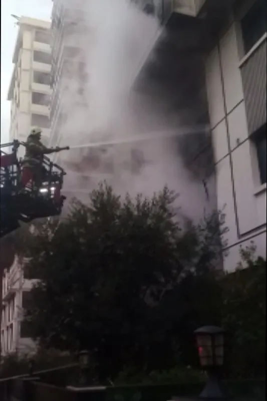 Son dakika: İstanbul Kadıköy'de dairede yangın! Kahreden haber geldi: 1 kişi öldü - 3