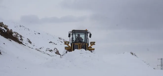 Şırnak’ta kar kalınlığı 1 metreyi buldu! Bölge beyaz örtüye teslim