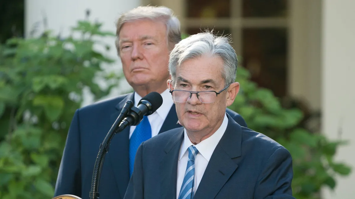 Trump’tan Fed Başkanı Powell’a faiz uyarısı