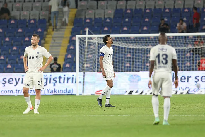 Fenerbahçe Teknik direktörü Vitor Pereira’dan Başakşehir maçı için özeleştiri: Normal şartlarda oynamış olsaydık...