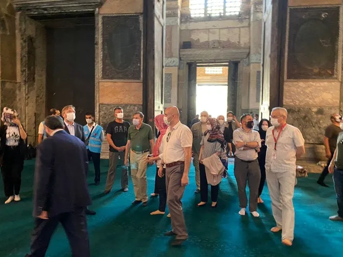 ABD Ankara Büyükelçisi Satterfield Ayasofya Camii’nde! İşte ziyaretten ilk görüntüler