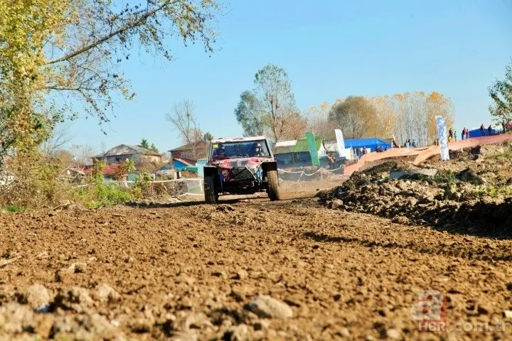 Sakarya’da düzenlenen Off-Road yarışından nefes kesen görüntüler