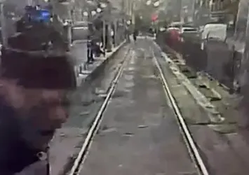 Tophane'de feci olay! Yaşlı adam tramvayın altında kaldı