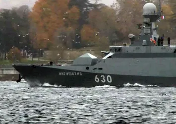 Rus savaş gemisi İstanbul Boğazı’ndan geçti