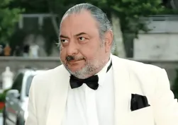 Gazeteci Reha Muhtar'a son veda! Çocukları babasının naaşı başından ayrılmadı