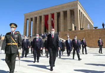 Başkan Erdoğan Anıtkabir'de! İşte o görüntüler