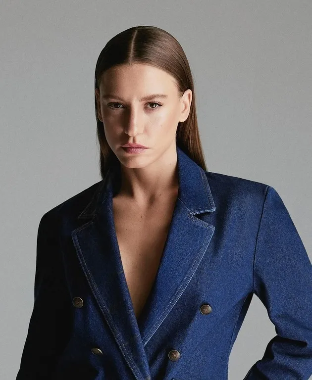 baharin-dorasi-yasemin-allenden-serenay-sarikaya-guzellemesi-1715753366897.jpg Bahar'ın Dora'sı Yasemin Allen'den 'Serenay Sarıkaya' güzellemesi - 3