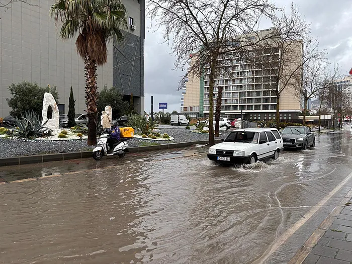 ege-ve-akdenizde-sel-alarmi-meteorolojiden-kritik-uyari-geldi-1770888453645.jpg foto: ahaber.com.tr