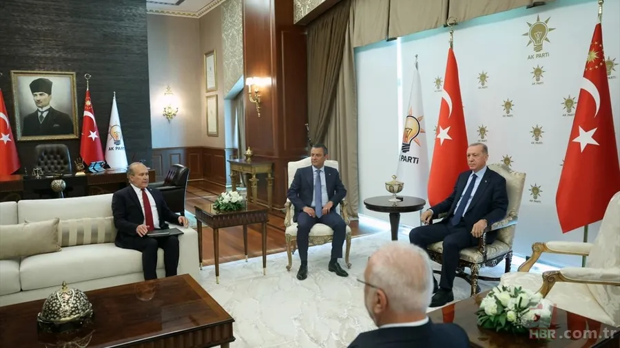 Türk siyasetinde yumuşama dönemi! Başkan Erdoğan'ın CHP'ye iade-i ziyareti ne zaman? Beklenen açıklama AK Parti'den geldi | Gözler o tarihte... 16