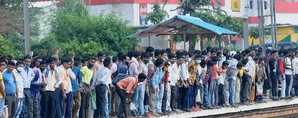 Hindistan’da dolandırıcılığın böylesi pes dedirtti! İşe alınacakları vaadiyle kandırılan 28 kişi 1 ay boyunca tren saydı