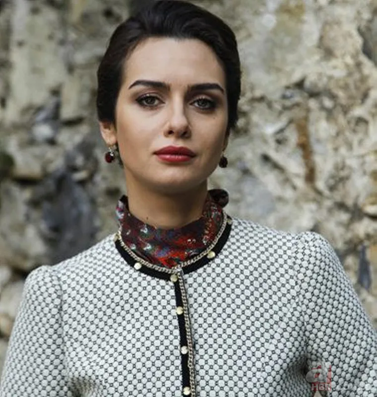 Kuş Uçuşu’nun Lale’si Birce Akalay değişimiyle şoke etti! Estetik harikası çıktı! Boneli pozlarıyla gündeme oturan Birce Akalay’ın estetiksiz hali 7