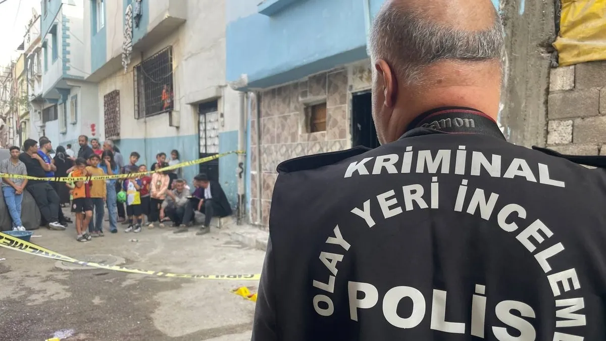 İki kardeş arasında çıkan tartışma kanlı bitti! Maket bıçağıyla cinayet