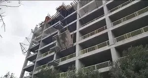Ümraniye’de inşaat iskelesi çöktü! 2 işçi ağır yaralı