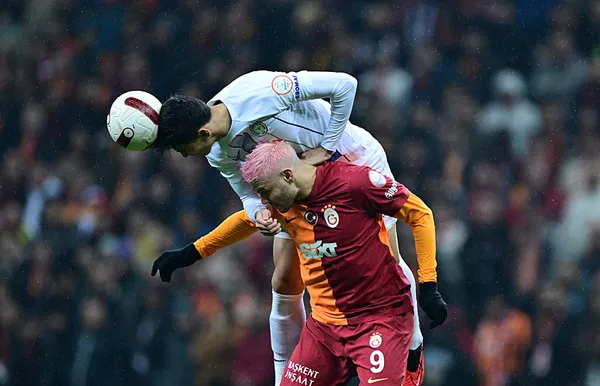 galatasaray-crizespor-canli-anlatim-1709923825890.jpeg Galatasaray Çaykur Rizespor'a gol oldu yağdı! Kerem Demirbay yıldızlaştı Aslan liderliği bırakmadı - 5