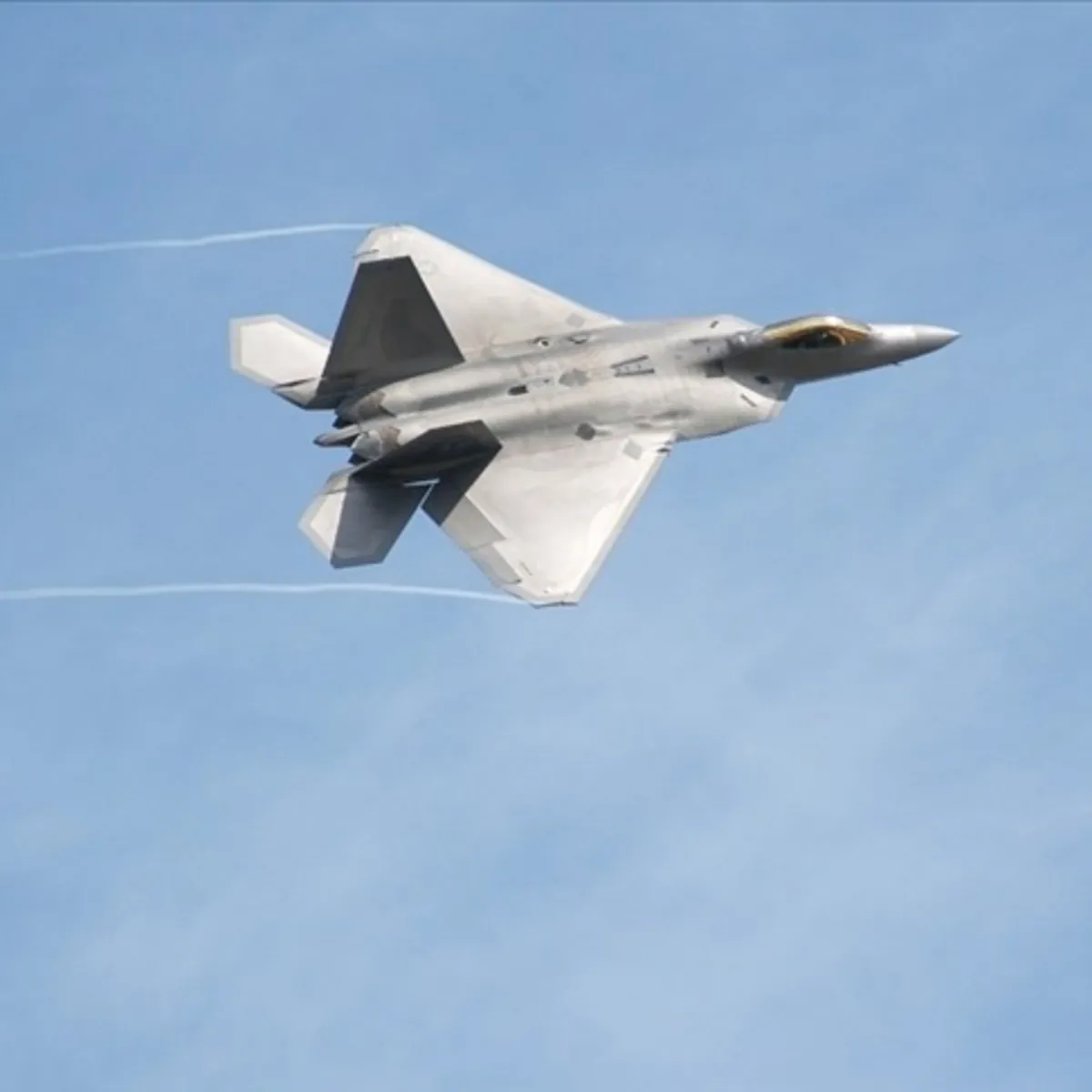 Ortadoğuda savaş sinyalleri! ABD F-22 savaş uçakları İsrail'e indi