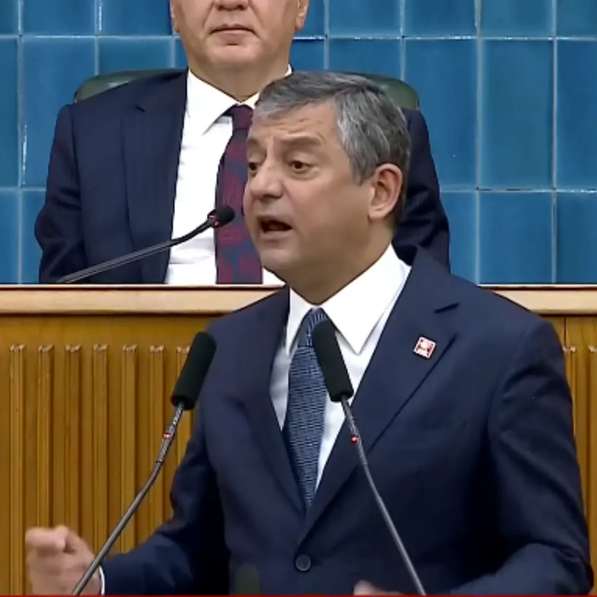 Özel'den parti içi muhalefete sert sözler