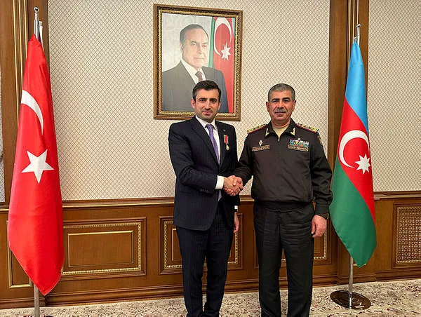 Bayraktar Teknoloji Azerbaycan kuruldu! Baykar Yönetim Kurulu Başkanı Selçuk Bayraktar’a Azerbaycan’dan Askeri İşbirliği Madalyası