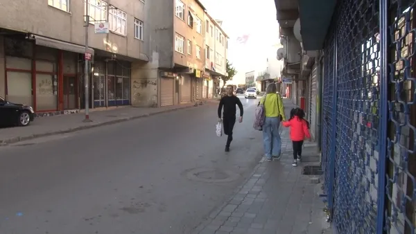 atasehirde-yola-atlayan-kucuk-cocuga-otomobil-carpti-feci-kaza-kamerada-1652176761091.jpg Ataşehir’de yola atlayan küçük çocuğa otomobil çarptı! Feci kaza kamerada - 5