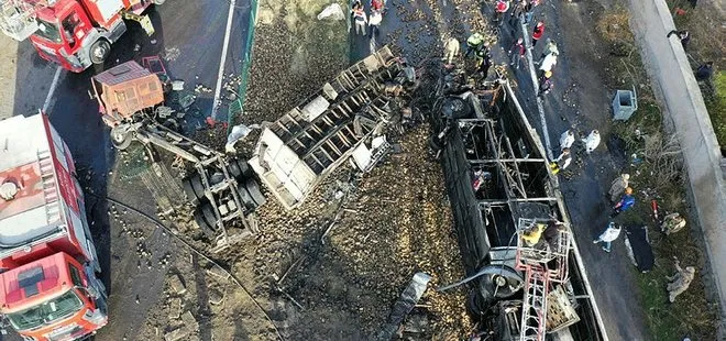 SON DAKİKA! Ağrı’da feci kaza! Yolcu otobüsü iki kamyona çarptı: Ölü ve yaralılar var