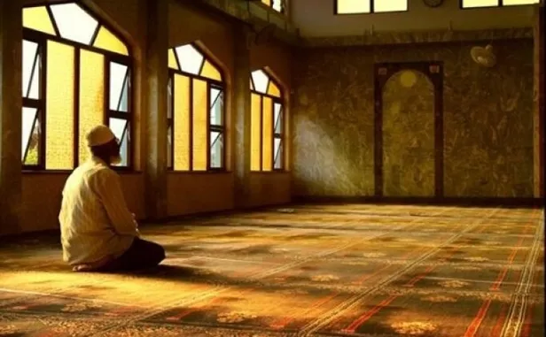 Arefe günü tesbih namazı! Arefe gününde kılınacak tesbih namazı kaç rekat nasıl kılınır? Arefe namazı için detaylar...