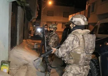 Adana'da torbacılara şafak baskını!