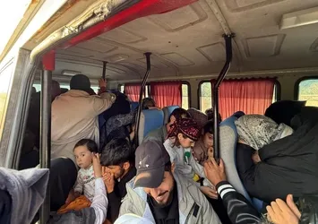 Çeşme'de 40 düzensiz göçmen yakalandı
