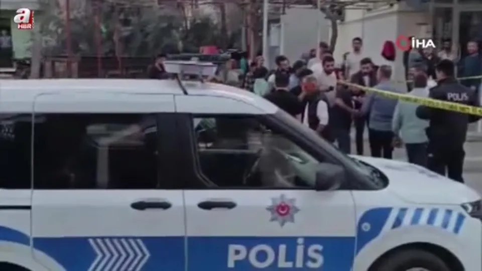 İzmir’de sokakta silahlı kavga