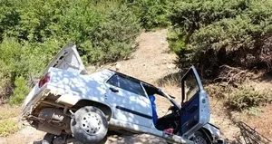 Otomobil şarampole devrildi: 2 yaralı