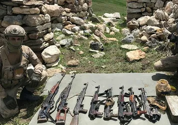 Şırnak'ta yapılan operasyonda teröristlerin mühimmatları ele geçirildi