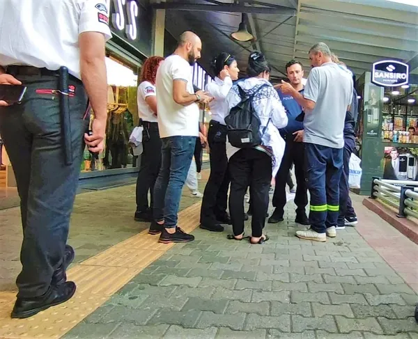 izmitte-dehsete-dusuren-olay-kadin-magazasinda-iceriyi-mi-gozetliyorsun-kavgasi-1655808853456.jpg İzmit’te dehşete düşüren olay! Kadın mağazasında "İçeriyi mi gözetliyorsun" kavgası - 1
