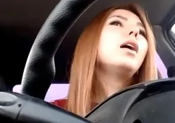 Genç kız internetten canlı yayın yaparken öldü!